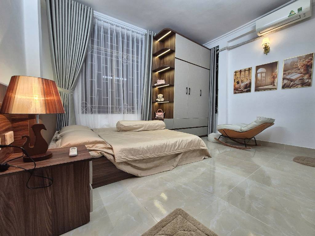 Bán nhà ngõ Quỳnh - 5 tầng - lô góc thoáng - giá 4,88 tỷ