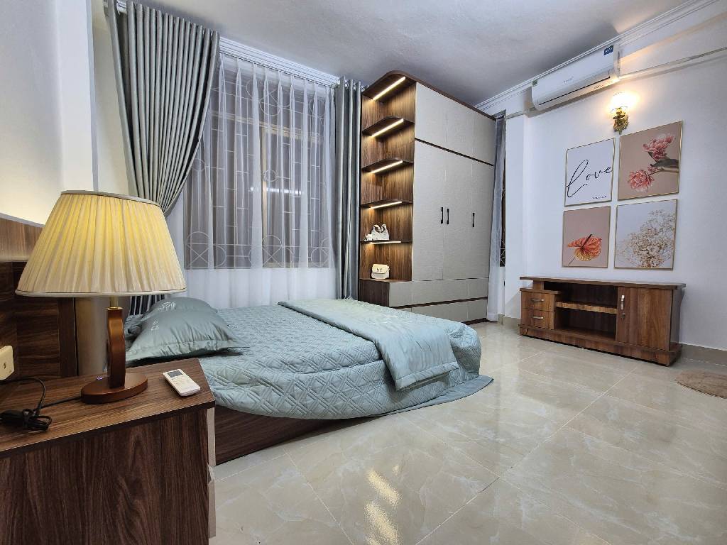 Bán nhà ngõ Quỳnh - 5 tầng - lô góc thoáng - giá 4,88 tỷ