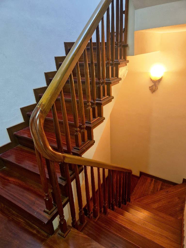 Bán nhà ngõ 295 Bạch Mai - 60m2 4 tầng - ô tô tránh, lô góc vỉa hè - giá 18,5 tỷ