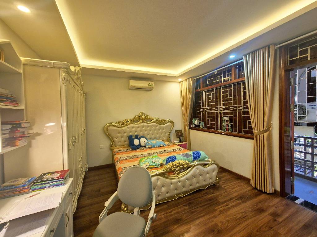 Bán nhà ngõ 295 Bạch Mai - 60m2 4 tầng - ô tô tránh, lô góc vỉa hè - giá 18,5 tỷ