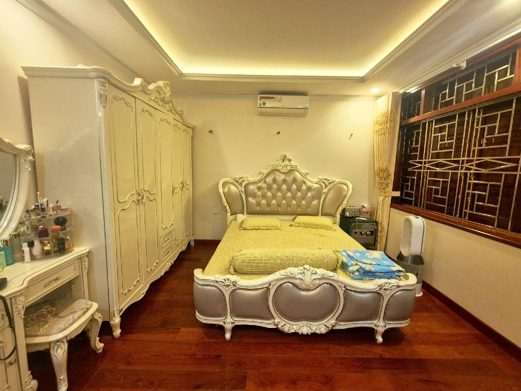 Bán nhà ngõ 295 Bạch Mai - 60m2 4 tầng - ô tô tránh, lô góc vỉa hè - giá 18,5 tỷ