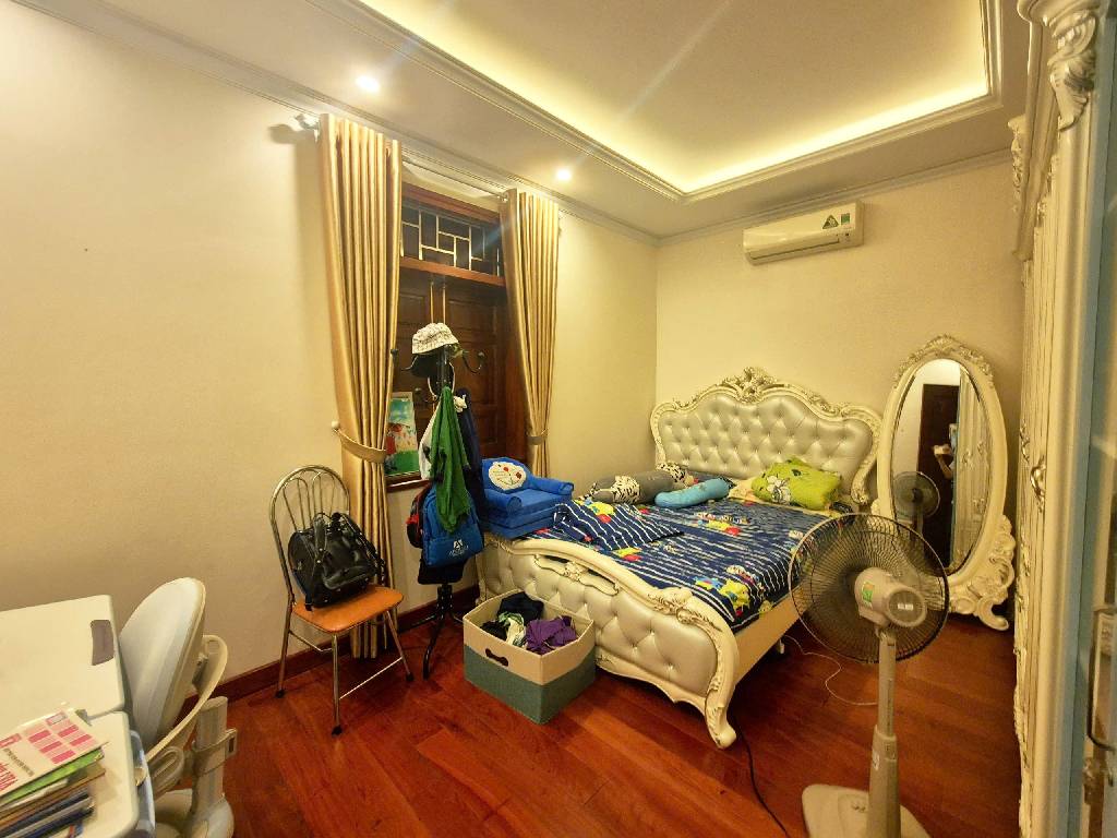 Bán nhà ngõ 295 Bạch Mai - 60m2 4 tầng - ô tô tránh, lô góc vỉa hè - giá 18,5 tỷ