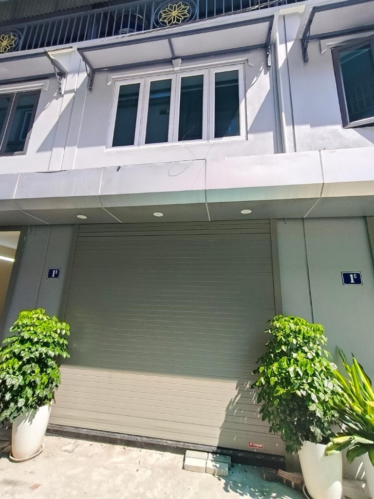 Bán nhà Nguyễn Chính - diện tích 36m2 2 tầng - Ô TÔ ĐỖ CỬA - giá 3,8 tỷ