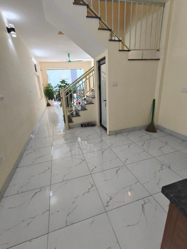 Bán nhà Nguyễn Chính - diện tích 36m2 2 tầng - Ô TÔ ĐỖ CỬA - giá 3,8 tỷ