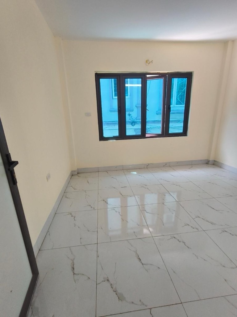 Bán nhà Nguyễn Chính - diện tích 36m2 2 tầng - Ô TÔ ĐỖ CỬA - giá 3,8 tỷ