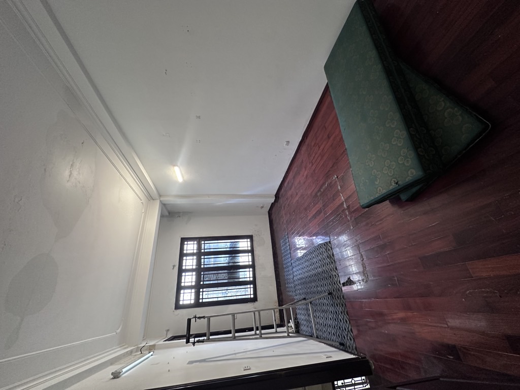 Bán nhà Ngõ Thông Phong - diện tích 31.2m2 4 tầng - Mặt tiền khủng - giá 8,5 tỷ