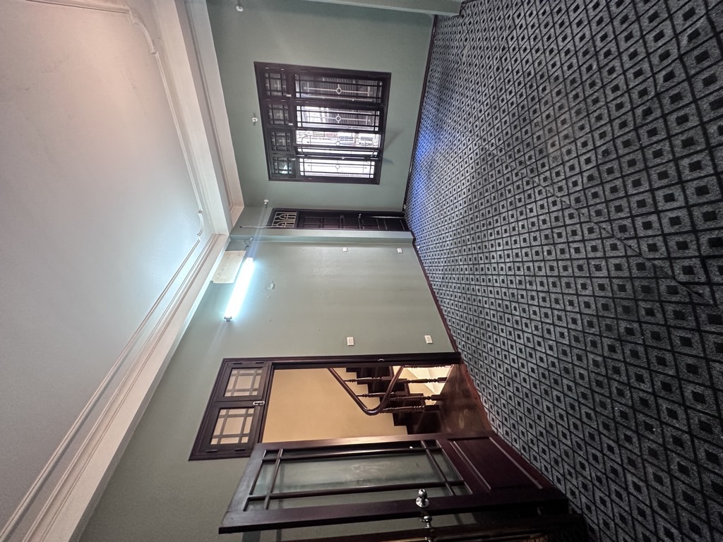 Bán nhà Ngõ Thông Phong - diện tích 31.2m2 4 tầng - Mặt tiền khủng - giá 8,5 tỷ