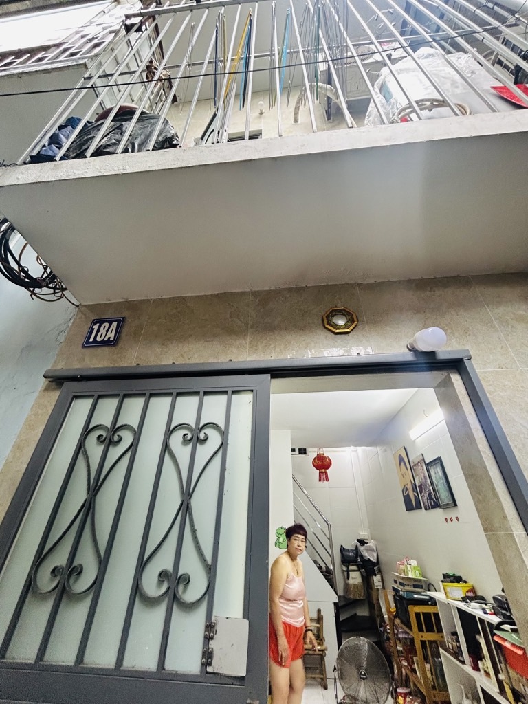 Bán nhà Trịnh Đình Cửu - diện tích 13.8m2 3 tầng - Nhà không sổ, gần phố - giá 1,95 tỷ