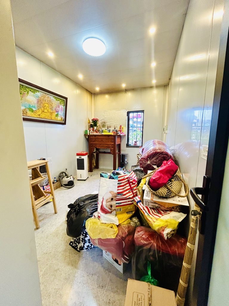 Bán nhà Trịnh Đình Cửu - diện tích 13.8m2 3 tầng - Nhà không sổ, gần phố - giá 1,95 tỷ