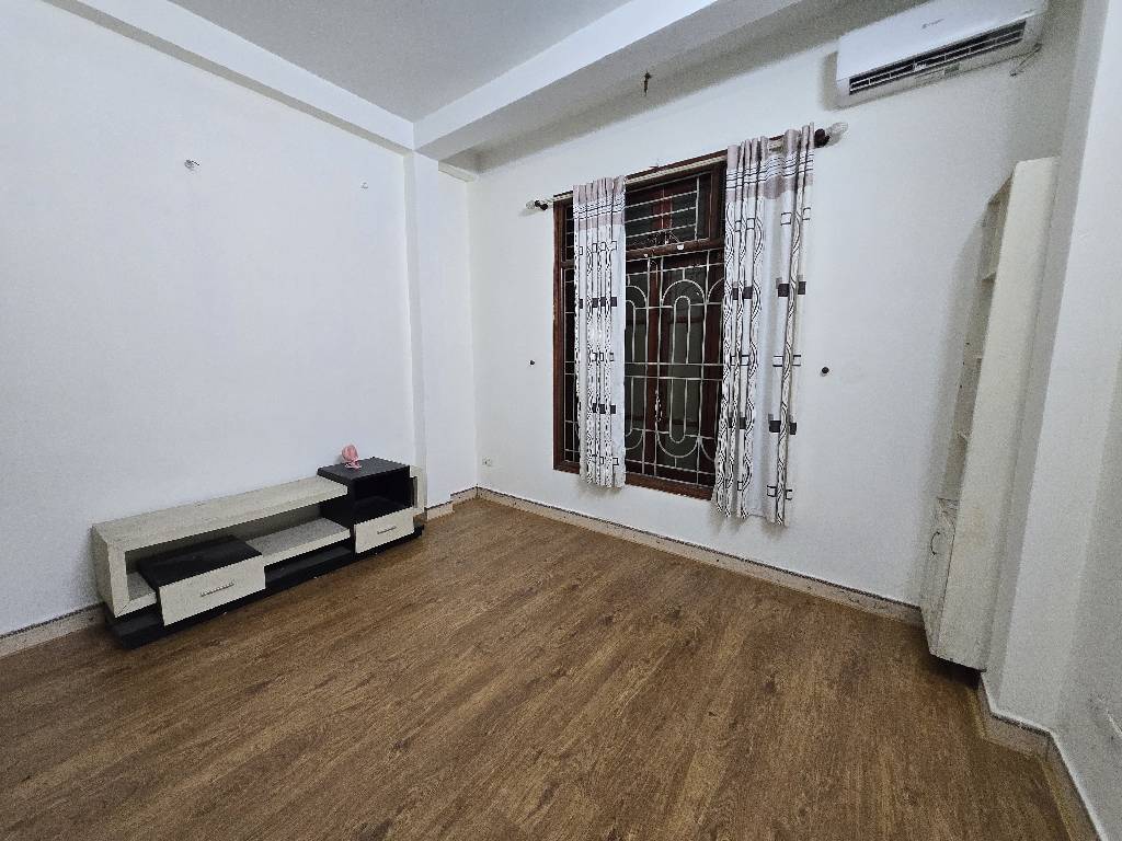 Bán nhà Đông Thiên - 26m2 (29m2) 4 tầng - gần ô tô, ngõ rộng thoáng - giá 5,85 tỷ Bán nhà Đông Thiên - 26m2 (29m2) 4 tầng - gần ô tô, ngõ rộng thoáng - giá 5,85 tỷ