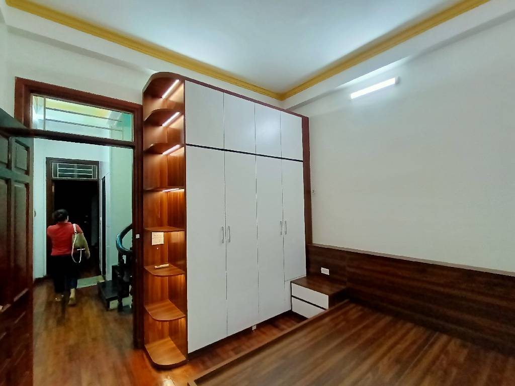 Bán nhà Tân Mai - diện tích 40m2 4 tầng - Nhà đẹp tự xây - giá 5 tỷ