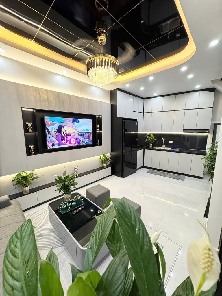 Bán nhà  Đê Trần Khát Chân - 28.5m2 4 tầng - ô tô đỗ cổng, ngõ thông, thoáng sáng - giá 6,45 tỷ