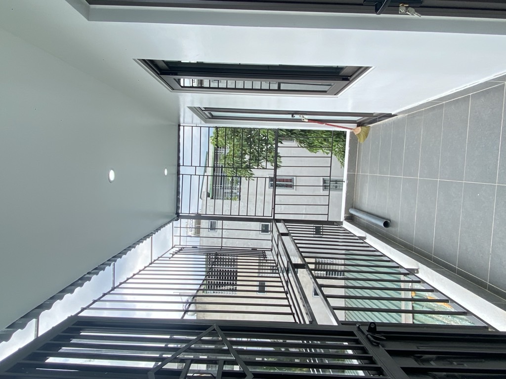 Bán nhà  Đê Trần Khát Chân - 28.5m2 4 tầng - ô tô đỗ cổng, ngõ thông, thoáng sáng - giá 6,45 tỷ