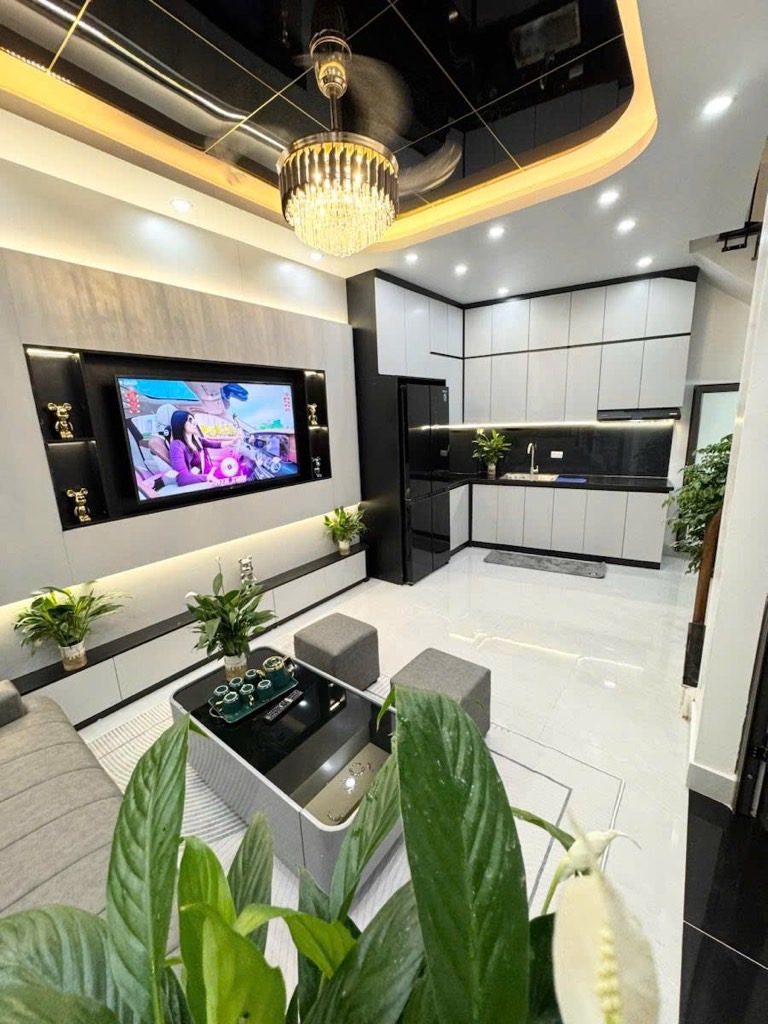 Bán nhà  Đê Trần Khát Chân - 28.5m2 4 tầng - ô tô đỗ cổng, ngõ thông, thoáng sáng - giá 6,45 tỷ
