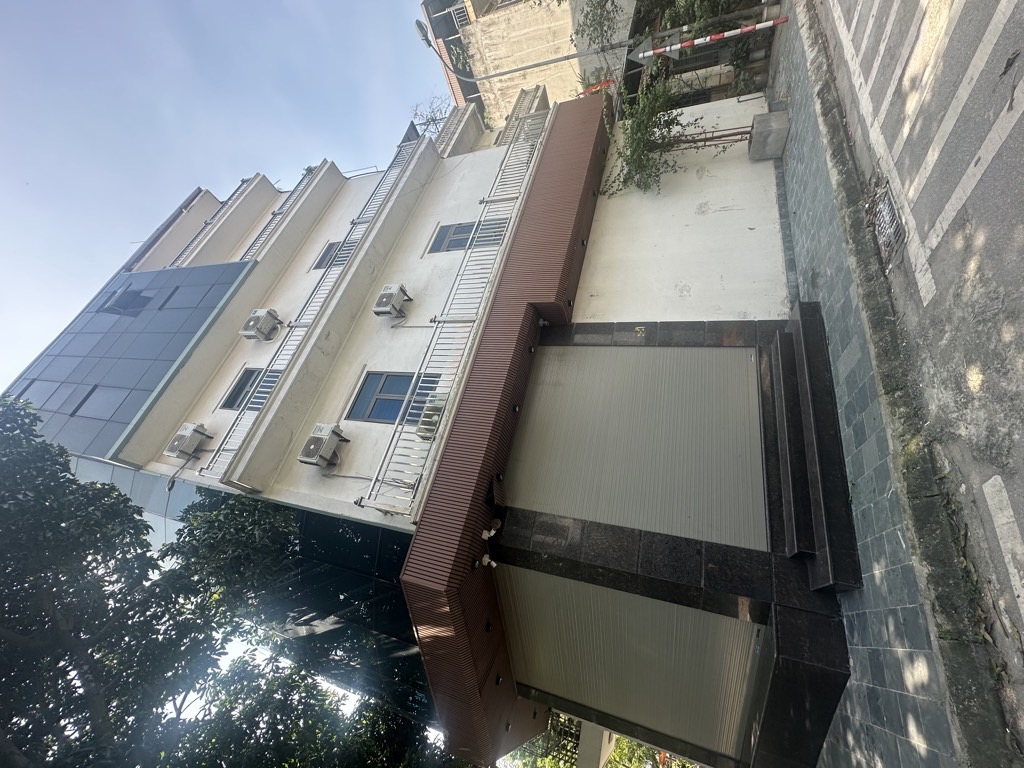 Bán nhà Lĩnh Nam - diện tích 76m2 5 tầng - LÔ GÓC - giá 23,5 tỷ