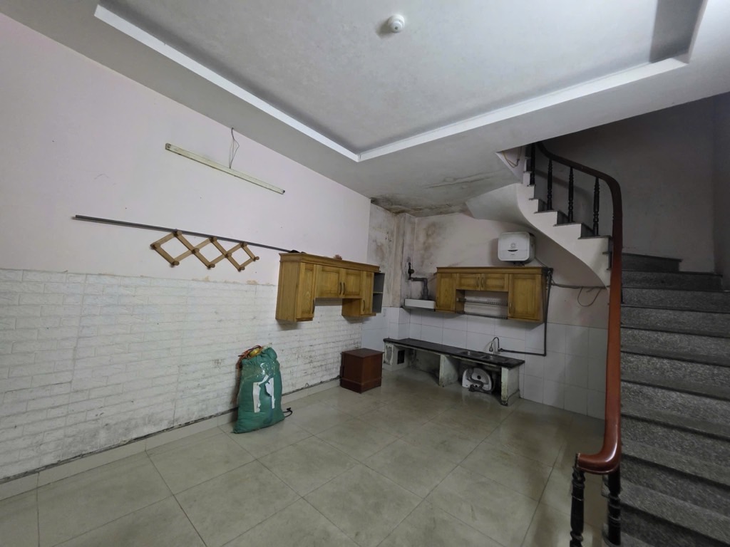 Bán nhà Ngõ Quỳnh - diện tích 71.6m2 4 tầng - ô tô vào trong nhà - giá 16 tỷ