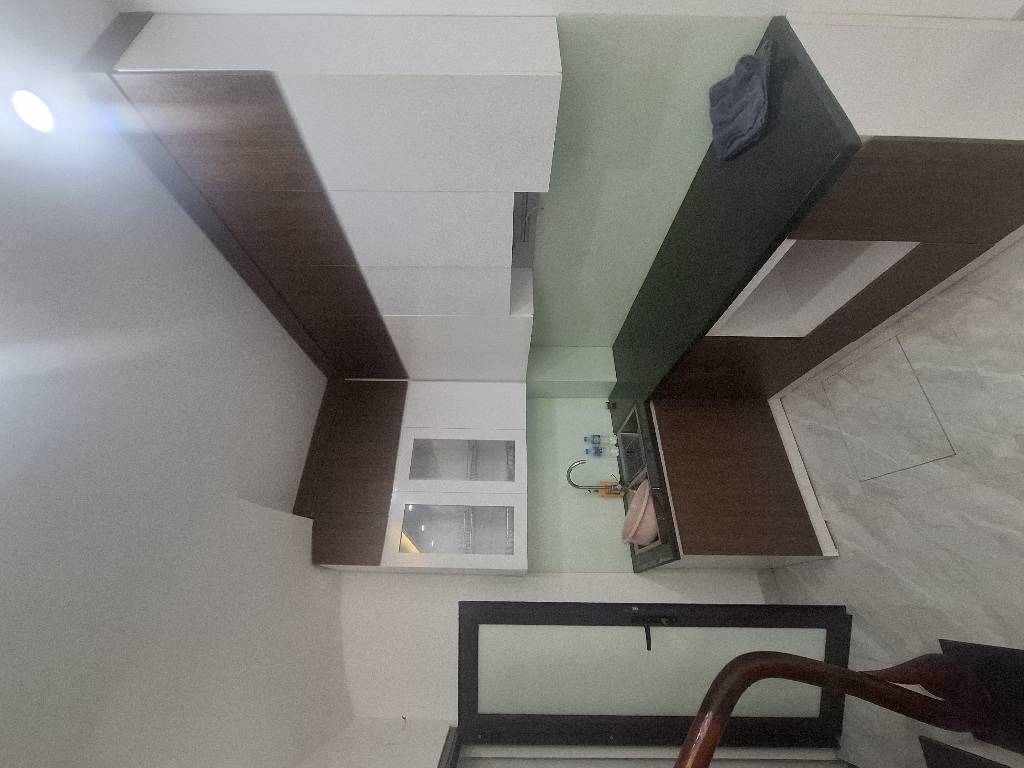 Bán nhà Vĩnh Hưng - diện tích 30m2 5 tầng - ngõ nông sát chợ - giá 6,8 tỷ