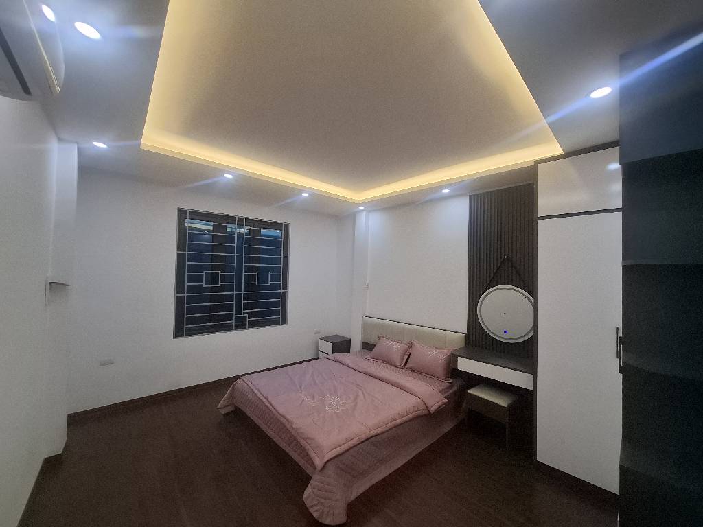 Bán nhà Vĩnh Hưng - diện tích 30m2 5 tầng - ngõ nông sát chợ - giá 6,8 tỷ