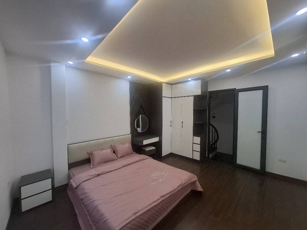 Bán nhà Vĩnh Hưng - diện tích 30m2 5 tầng - ngõ nông sát chợ - giá 6,8 tỷ