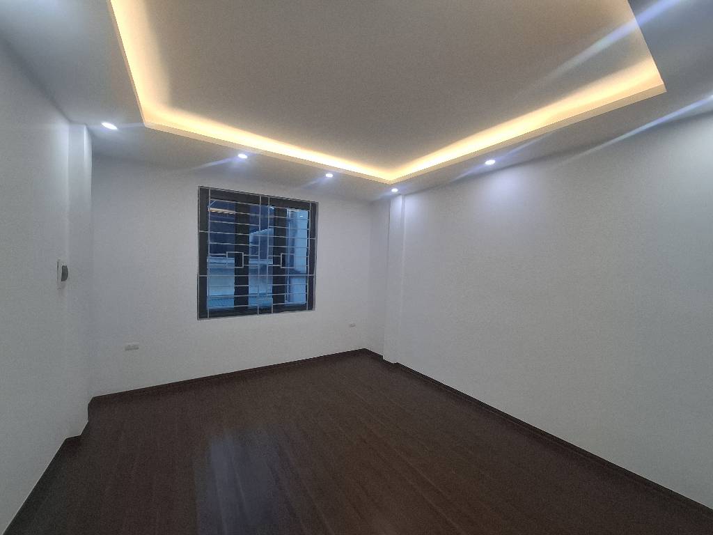 Bán nhà Vĩnh Hưng - diện tích 30m2 5 tầng - ngõ nông sát chợ - giá 6,8 tỷ