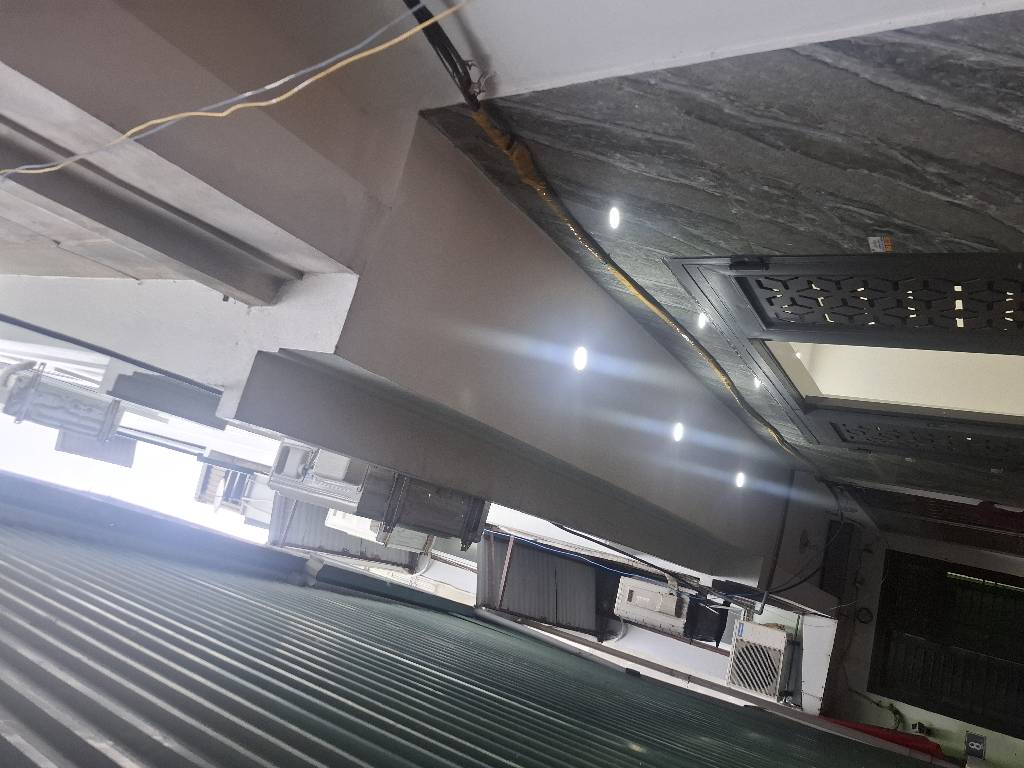 Bán nhà Vĩnh Hưng - diện tích 30m2 5 tầng - ngõ nông sát chợ - giá 6,8 tỷ