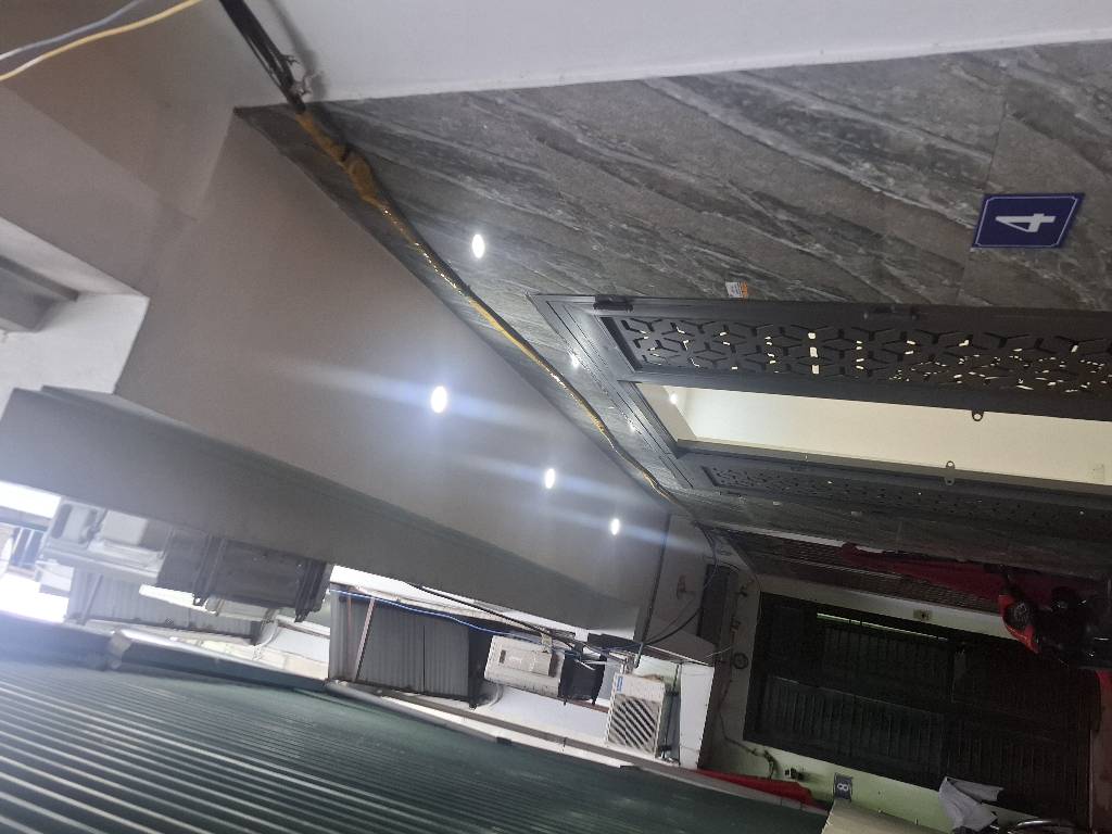 Bán nhà Vĩnh Hưng - diện tích 30m2 5 tầng - ngõ nông sát chợ - giá 6,8 tỷ