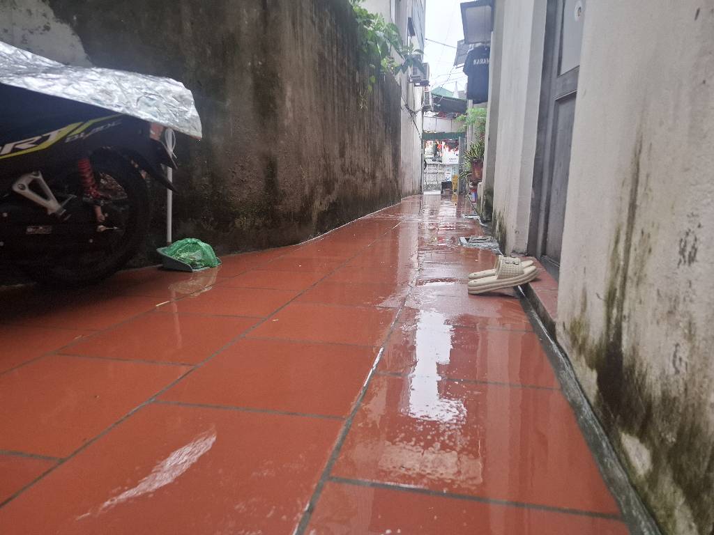 Bán nhà Vĩnh Hưng - diện tích 30m2 5 tầng - ngõ nông sát chợ - giá 6,8 tỷ