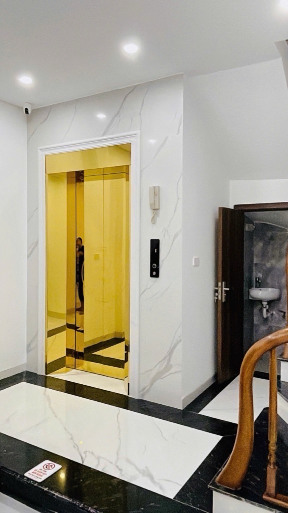 Bán nhà Giáp Bát - diện tích 51m2 6 tầng - Cực phẩm thang máy mặt phố kinh doanh - giá 22,8 tỷ