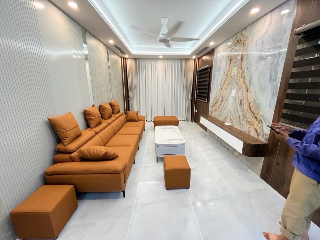 Bán nhà Giáp Bát - diện tích 51m2 6 tầng - Cực phẩm thang máy mặt phố kinh doanh - giá 22,8 tỷ