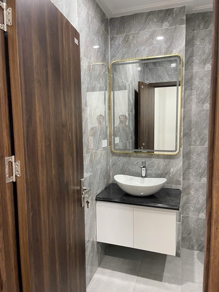 Bán nhà Giáp Bát - diện tích 51m2 6 tầng - Cực phẩm thang máy mặt phố kinh doanh - giá 22,8 tỷ