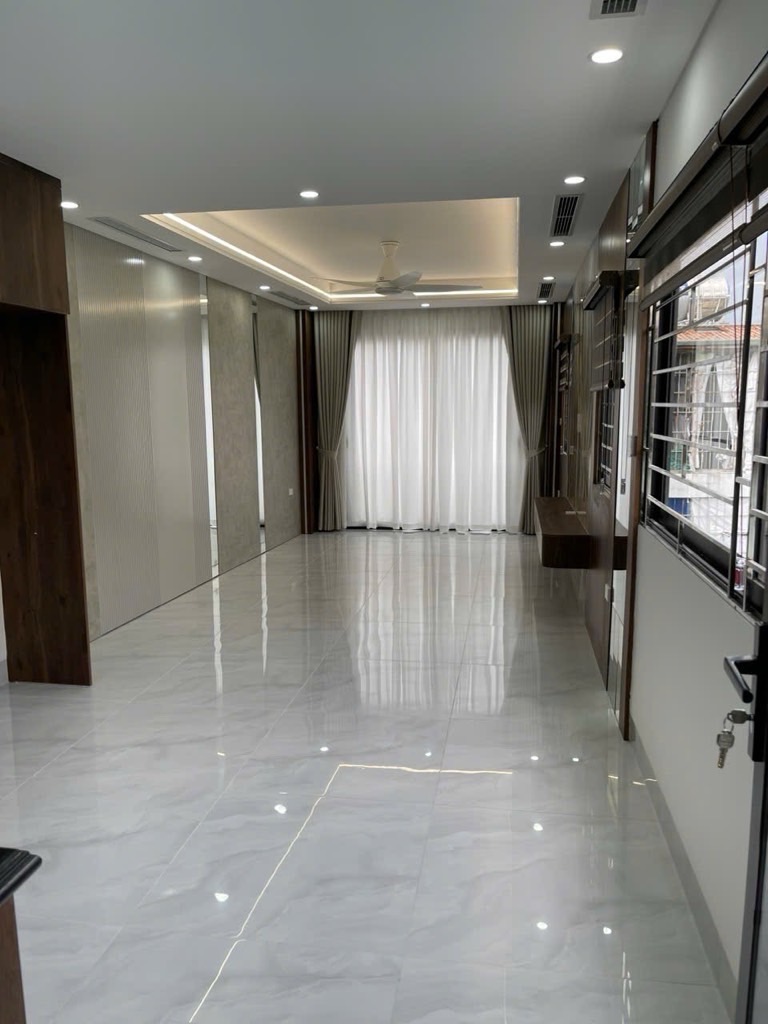 Bán nhà Giáp Bát - diện tích 51m2 6 tầng - Cực phẩm thang máy mặt phố kinh doanh - giá 22,8 tỷ