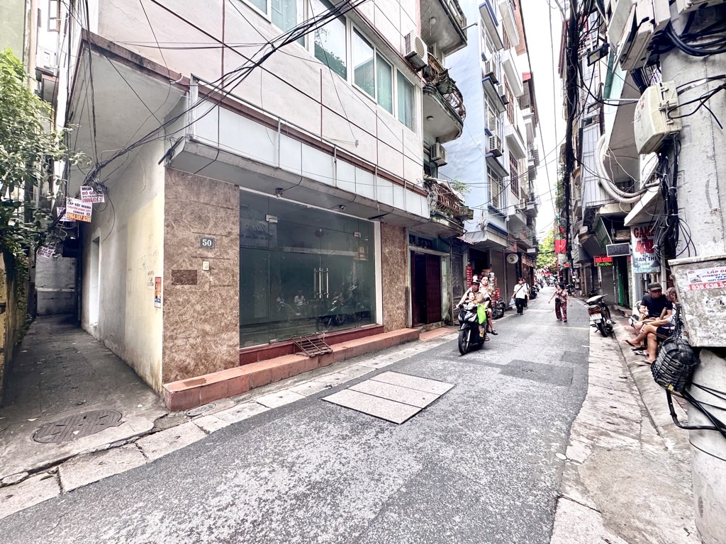 Bán nhà Bạch Mai - diện tích 60m2 5 tầng - Nhà lô góc, cho thuê Homestay - giá 24 tỷ