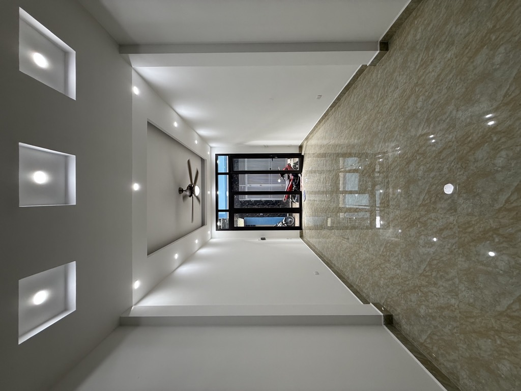 Bán nhà Lĩnh Nam - diện tích 35m2 6 tầng - ô tô vào trong nhà - giá 12,5 tỷ