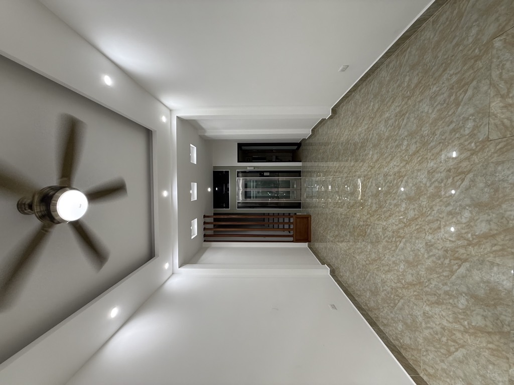 Bán nhà Lĩnh Nam - diện tích 35m2 6 tầng - ô tô vào trong nhà - giá 12,5 tỷ