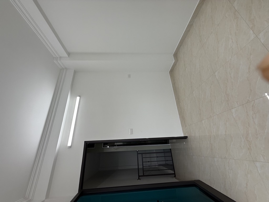 Bán nhà Lĩnh Nam - diện tích 35m2 6 tầng - ô tô vào trong nhà - giá 12,5 tỷ