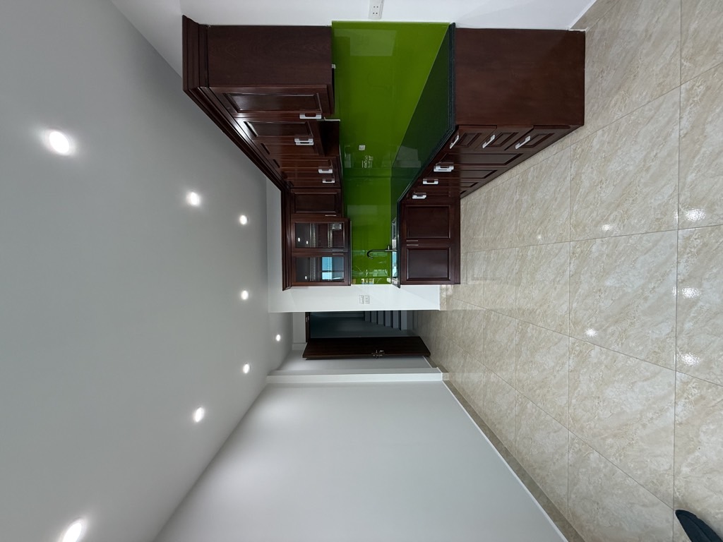 Bán nhà Lĩnh Nam - diện tích 35m2 6 tầng - ô tô vào trong nhà - giá 12,5 tỷ