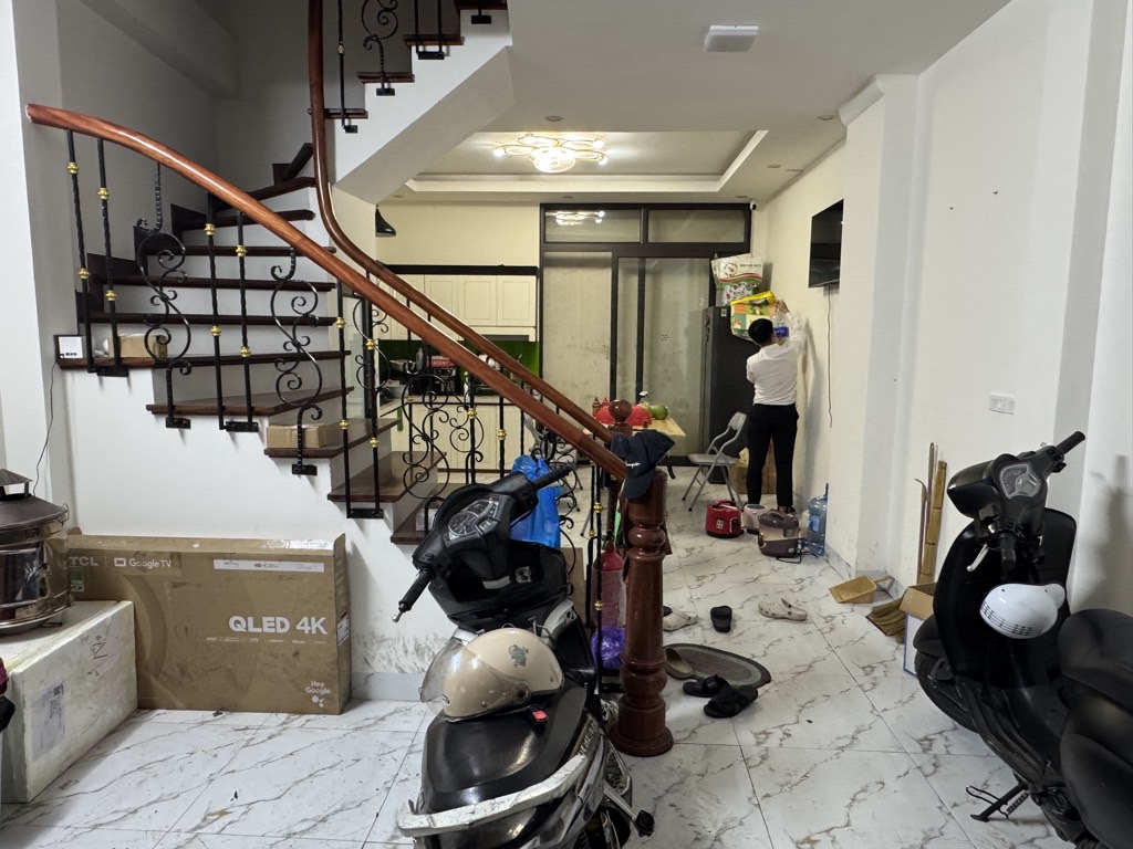 Bán nhà Ngõ Thống Nhất - diện tích 42.2m2 5 tầng - Sổ đỏ chính chủ - giá 12 tỷ