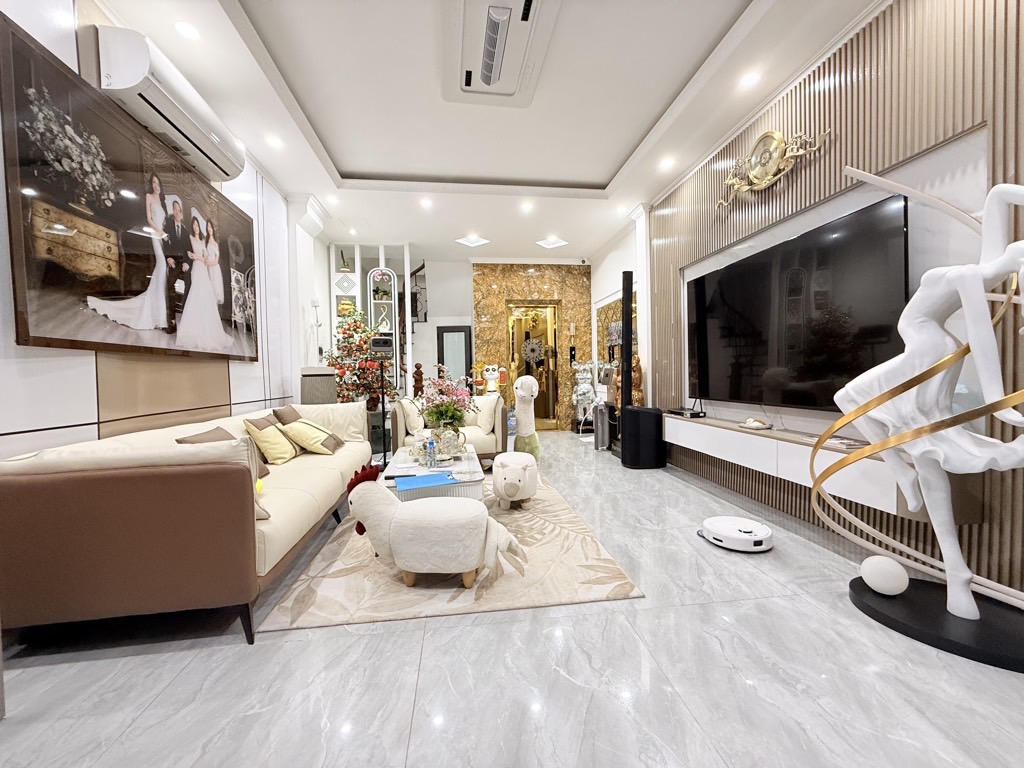 Bán nhà Tương Mai - diện tích 42m2 7 tầng - Đẹp lung linh, chỉ việc sách vali về ở - giá 15,7 tỷ