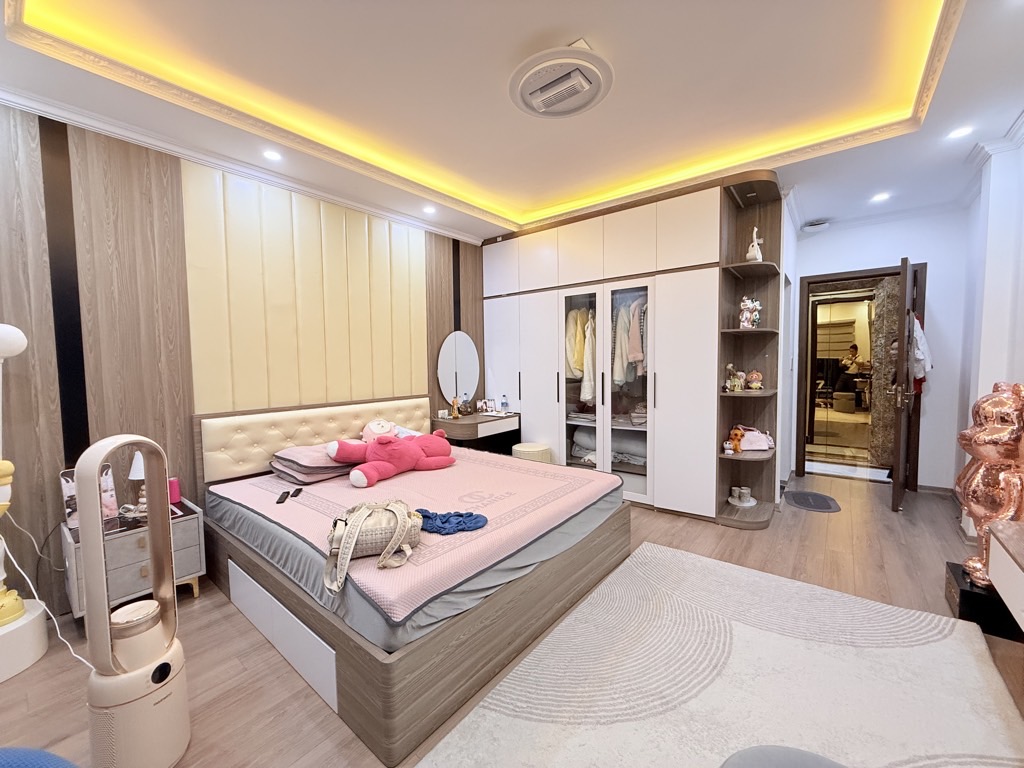 Bán nhà Tương Mai - diện tích 42m2 7 tầng - Đẹp lung linh, chỉ việc sách vali về ở - giá 15,7 tỷ