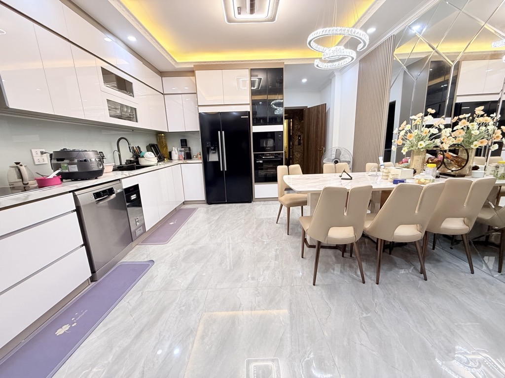 Bán nhà Tương Mai - diện tích 42m2 7 tầng - Đẹp lung linh, chỉ việc sách vali về ở - giá 15,7 tỷ