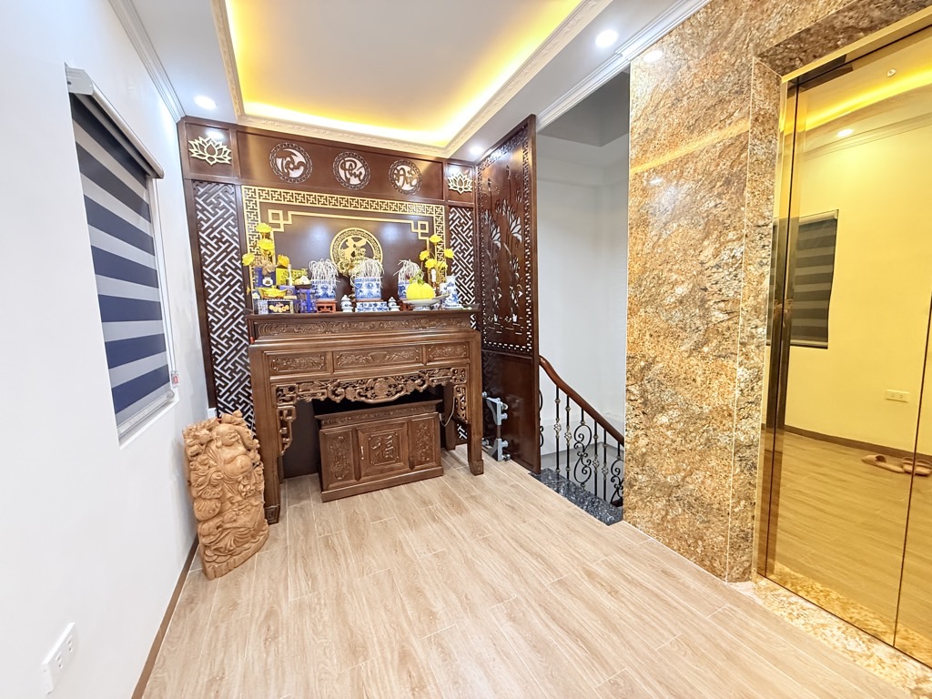 Bán nhà Tương Mai - diện tích 42m2 7 tầng - Đẹp lung linh, chỉ việc sách vali về ở - giá 15,7 tỷ