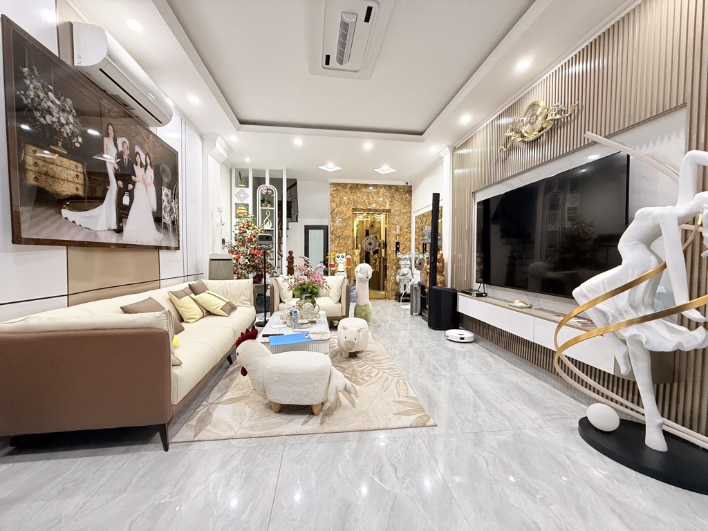 Bán nhà Tương Mai - diện tích 42m2 7 tầng - Đẹp lung linh, chỉ việc sách vali về ở - giá 15,7 tỷ