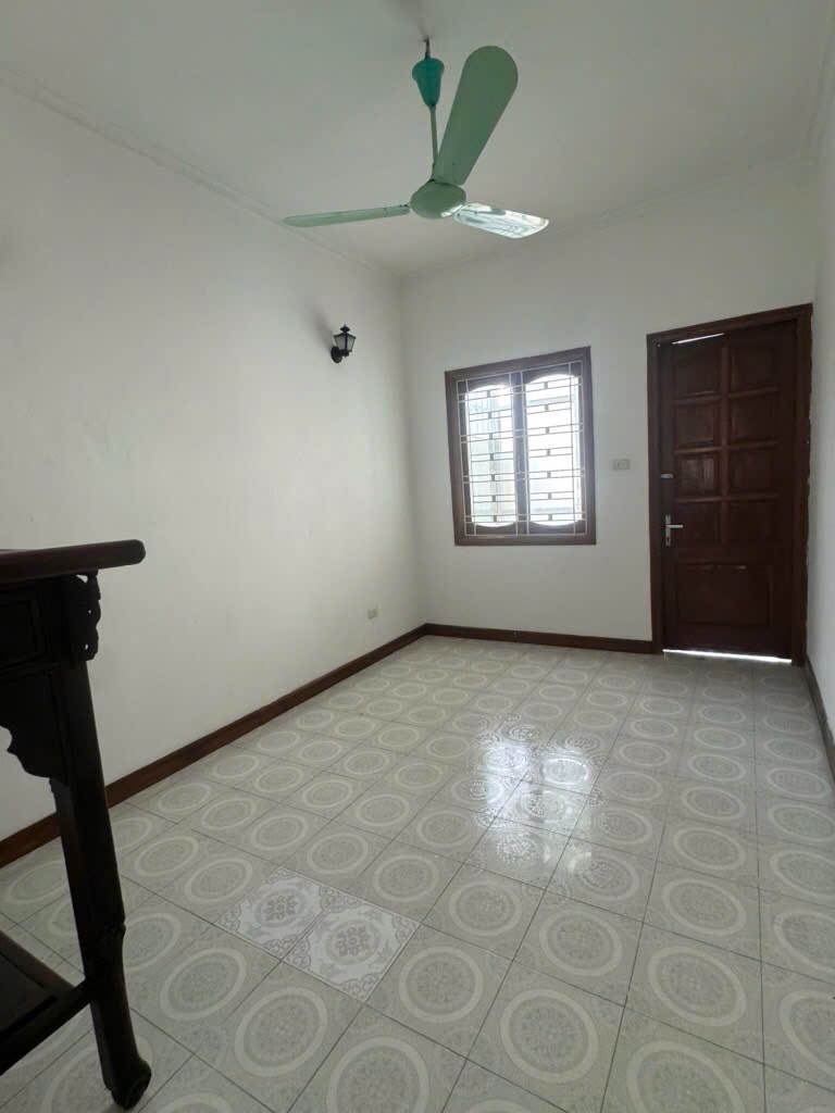 Bán nhà Chùa Bộc - diện tích 33m2 4 tầng - Ô tô đỗ cửa - giá 11,8 tỷ