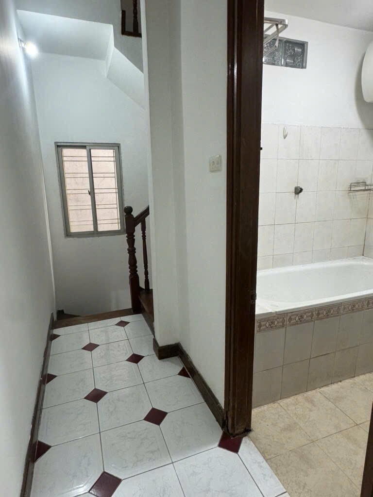 Bán nhà Chùa Bộc - diện tích 33m2 4 tầng - Ô tô đỗ cửa - giá 11,8 tỷ