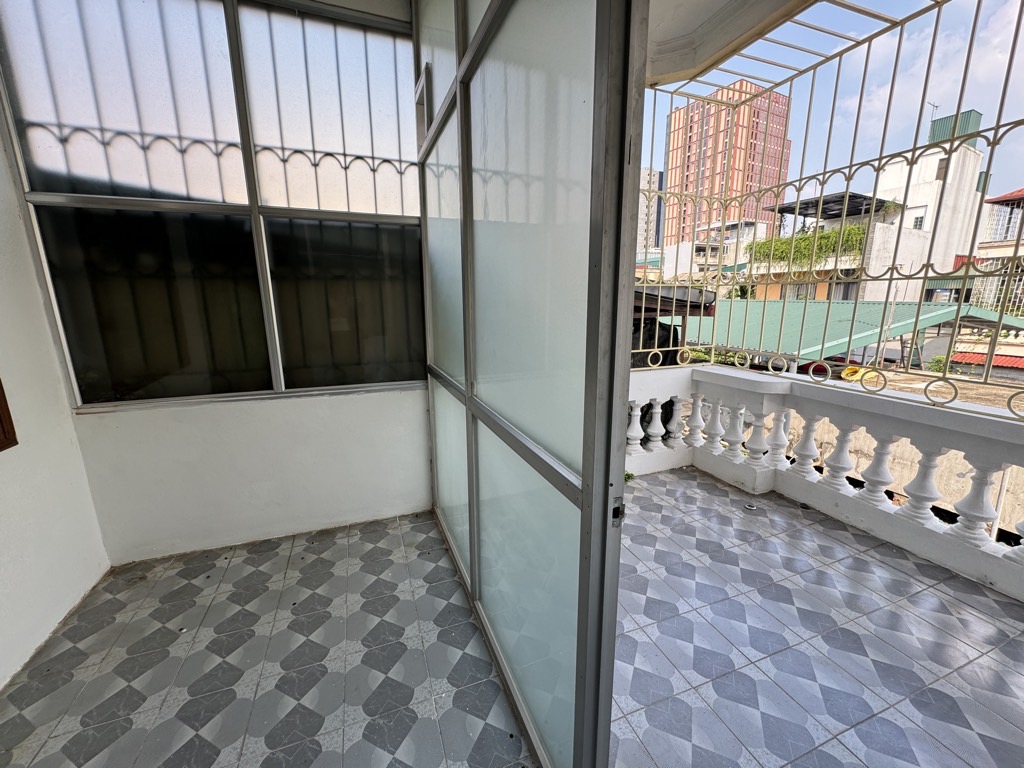 Bán nhà Chùa Bộc - diện tích 33m2 4 tầng - Ô tô đỗ cửa - giá 11,8 tỷ