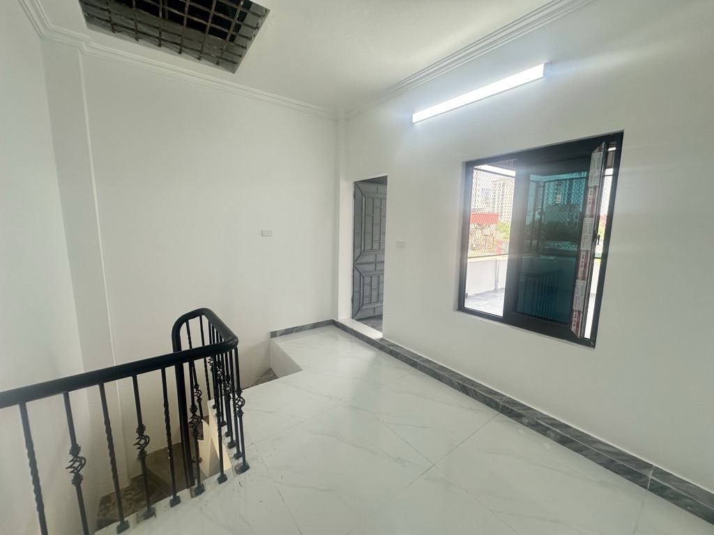 Bán nhà Tân Mai - diện tích 32.8m2 3 tầng - Nhà vuông đẹp - giá 3,8 tỷ