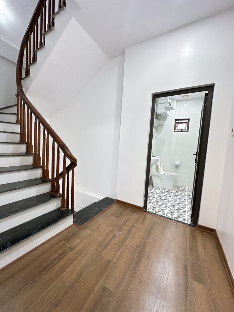 Bán nhà Đê Trần Khát Chân - diện tích 37m2 5 tầng - Nhà mới kính koong, giá 7,2 tỷ