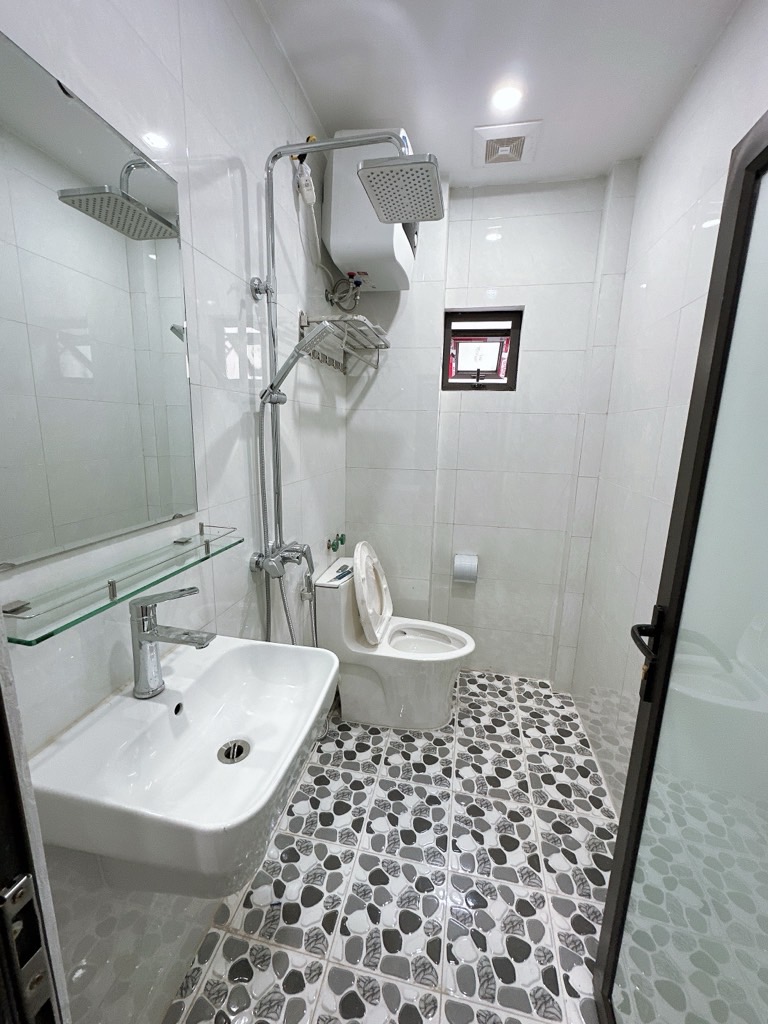 Bán nhà Đê Trần Khát Chân - diện tích 37m2 5 tầng - Nhà mới kính koong, giá 7,2 tỷ