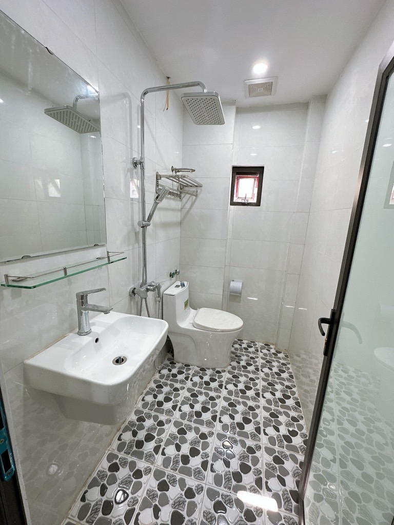 Bán nhà Đê Trần Khát Chân - diện tích 37m2 5 tầng - Nhà mới kính koong, giá 7,2 tỷ