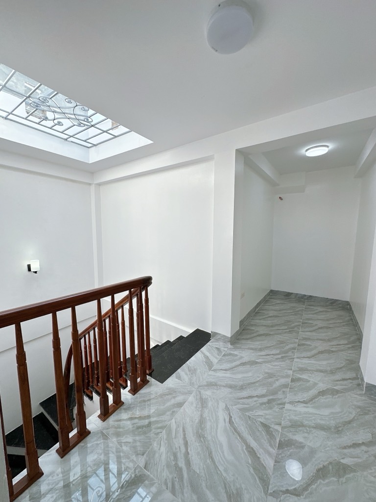 Bán nhà Đê Trần Khát Chân - diện tích 37m2 5 tầng - Nhà mới kính koong, giá 7,2 tỷ